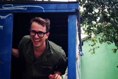 Giáo sư chọn thùng rác làm nơi ở ?!